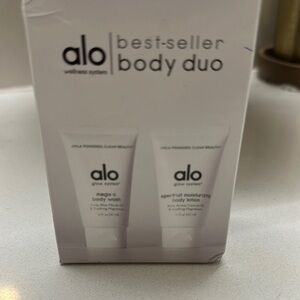 ** Alo Wellness Body Duo - Mega-C Body Wash & Superfruit Lotion Set